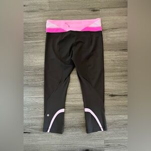 Lululemon Women's Size 8 Crop Leggings Pink Gray Back Zip Pocket Gym Run